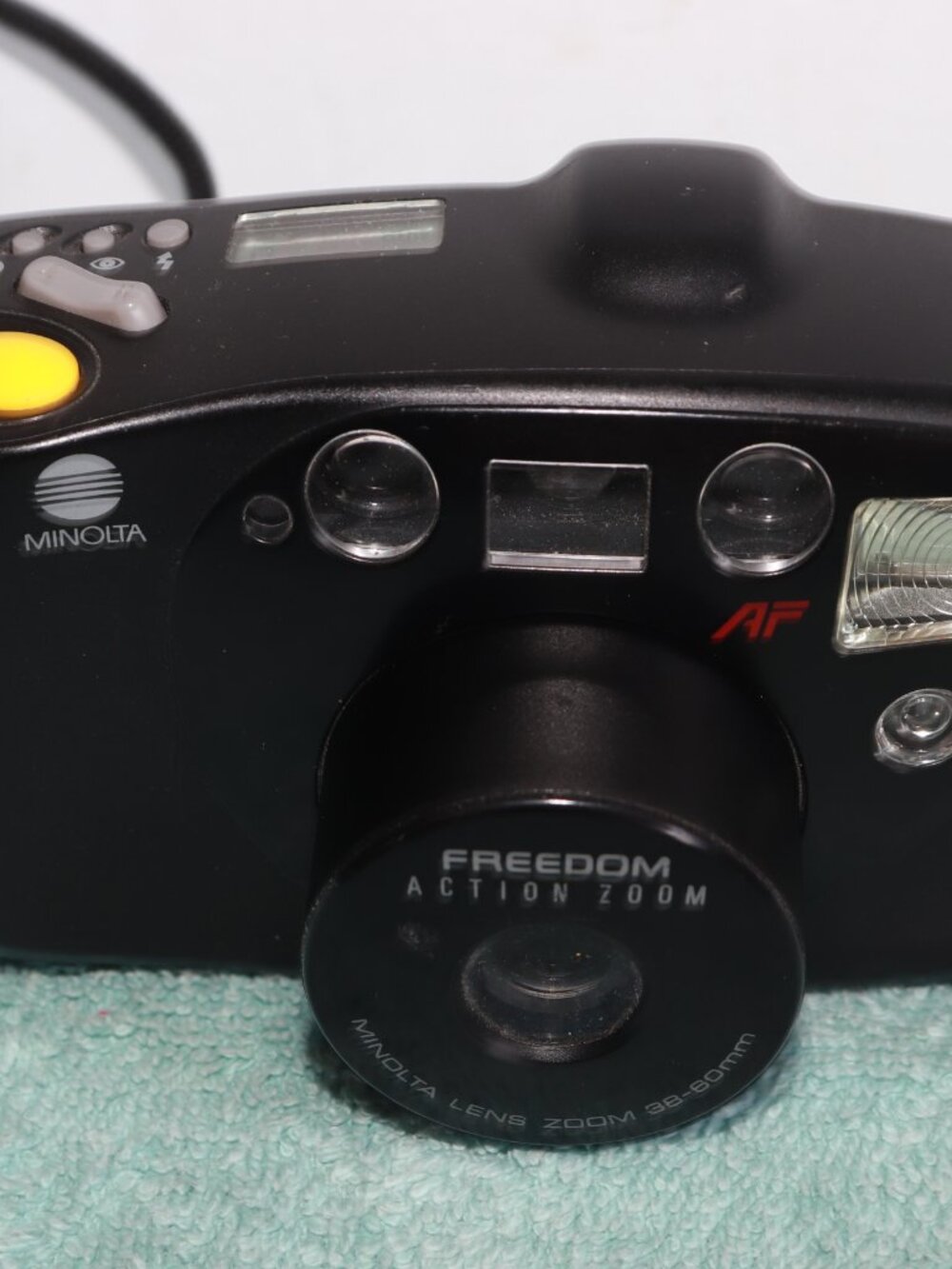 Minolta Freedom Action Zoom AF 35mm Film Camera Point & Shoot
